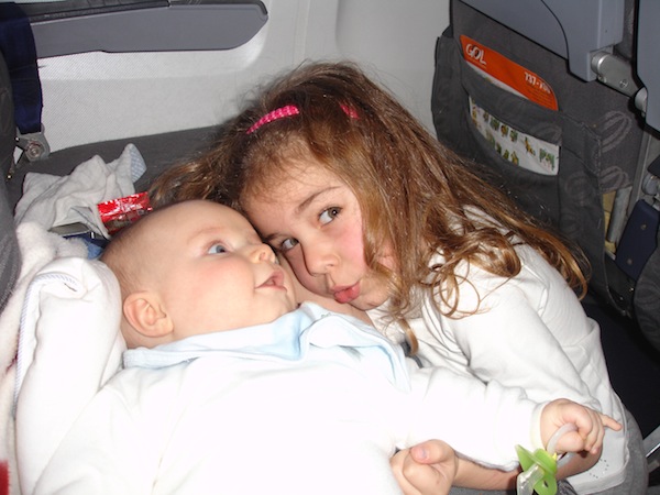 Mana Cata - a única que fez o Mati parar de chorar no avião!