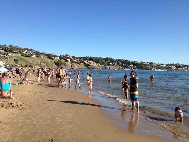 a praia de Portezuelo em frente ao Medio y Medio