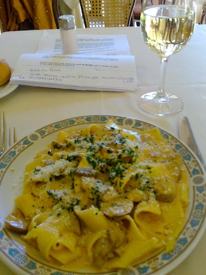 No restaurante Biffi com minhas anotações de viagem...