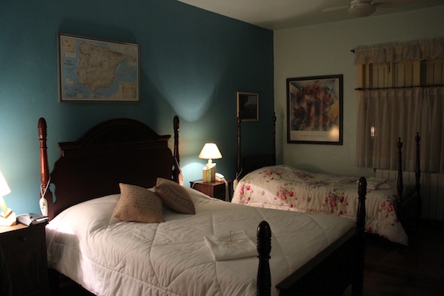Nosso quarto com cama de casal e duas de solteiro!
