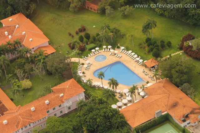 O hotel visto do voo de helicóptero