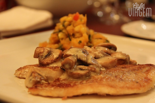 No Sur, peixe grelhado com cogumelos e um maravilhoso purê rústico