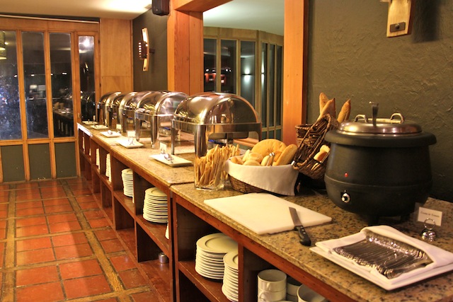 farto buffet que agrada toda a família no Mirador del Plomo!