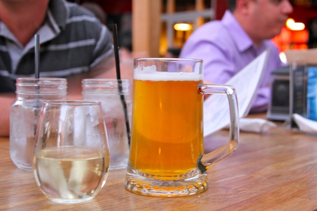 Esse lugar merece um brinde!!! Vinho ou cerveja,