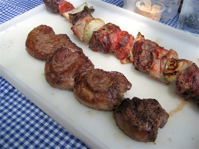 Carnes servidas na tábua: picanha e xixo