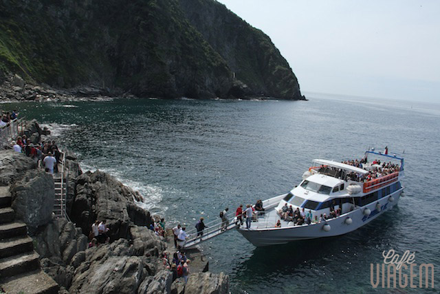 A chegada de barco em Riomaggiore