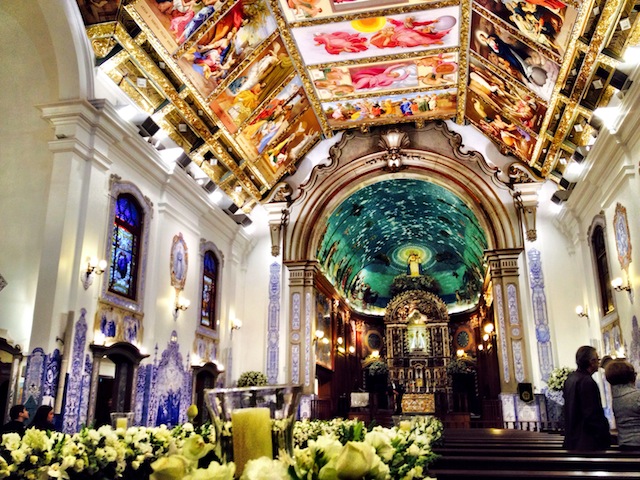 as crianças não se interessaram, mas a Igreja Nossa Senhora do Brasil é lindaaa!