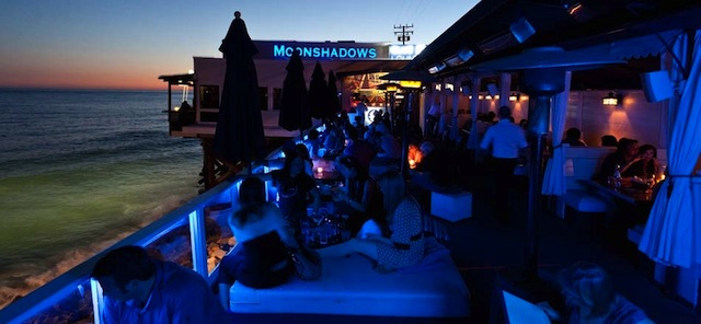Final de tarde e jantar no Moonshadow. Foto site http://www.moonshadowsmalibu.com/