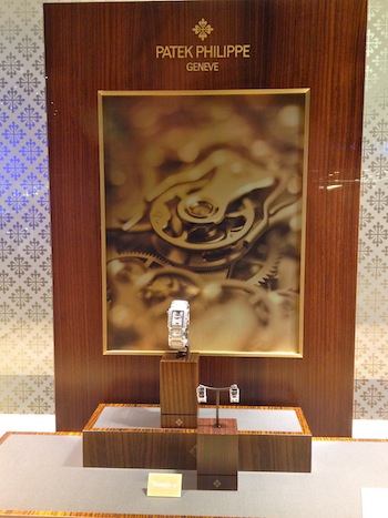 vitrine da marca mais famosa e fina de relógios