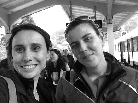 Eu e minha super Guia portuguesa ao término do passeio na estação de Interlaken