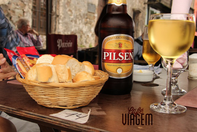 Pilsen pro maridex e taça de vinho branco para mim.