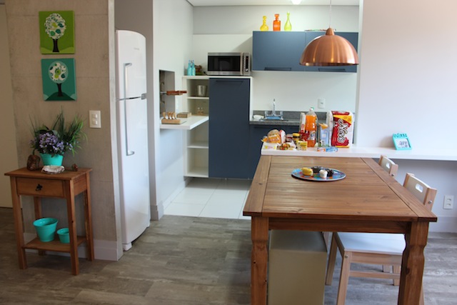O apartamento que visitei tinha 2 dorm, churrasqueira na cozinha e uma excelente estrutura no prédio.