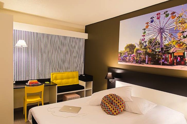 Quarto compacto, moderninho e com fotos inspiradoras da Redenção