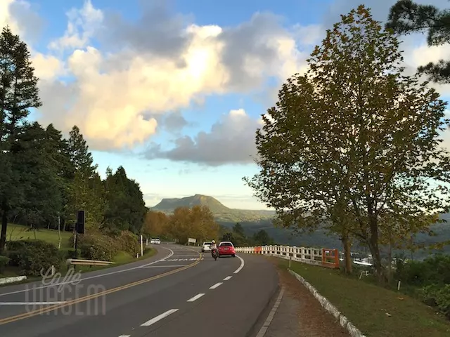 A outra estrada no trecho mais bonito: descendo de Gramado para Três Coroas e Igrejinha