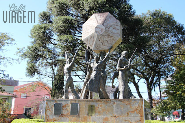 monumento do Cooperativismo na Praça das FloresNova Petrópolis