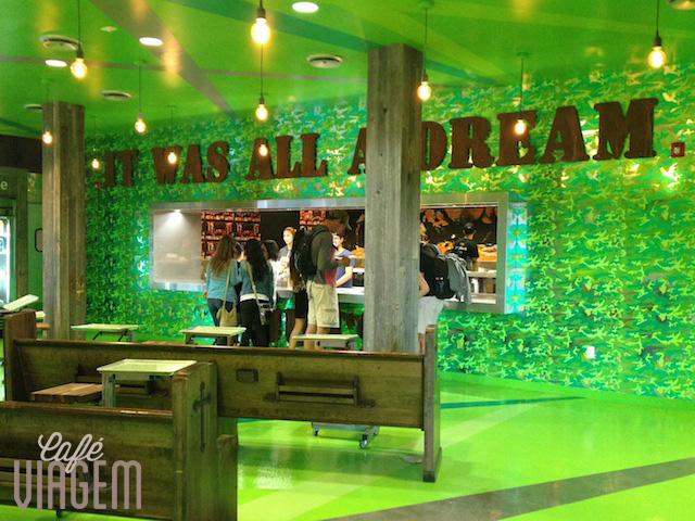 o ambiente do divertido Jugo Fresh