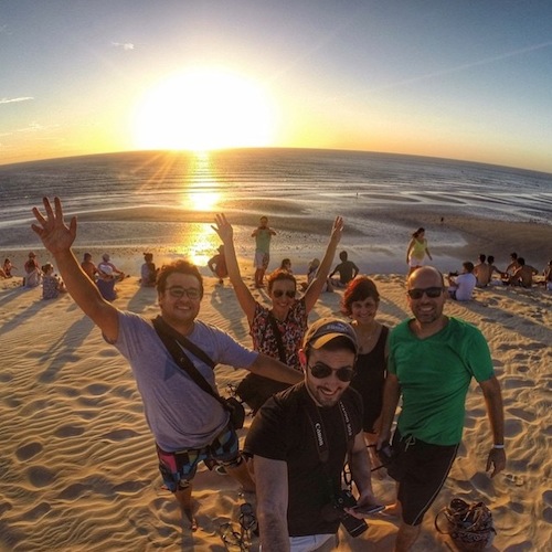 Galera feliz da vida no pôr do sol em Jeri. Foto Anderson do 3 em 3