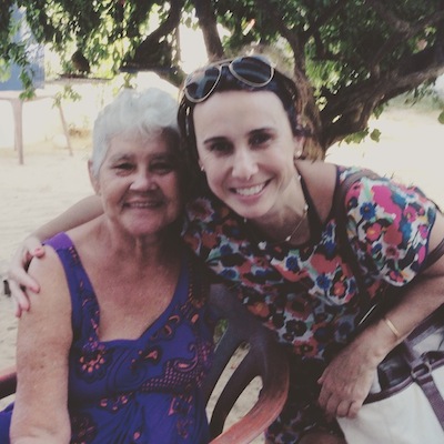 Eu e Dona Angelita, figura folclórica de Jeri, autora da famosa torta de banana da aldeia