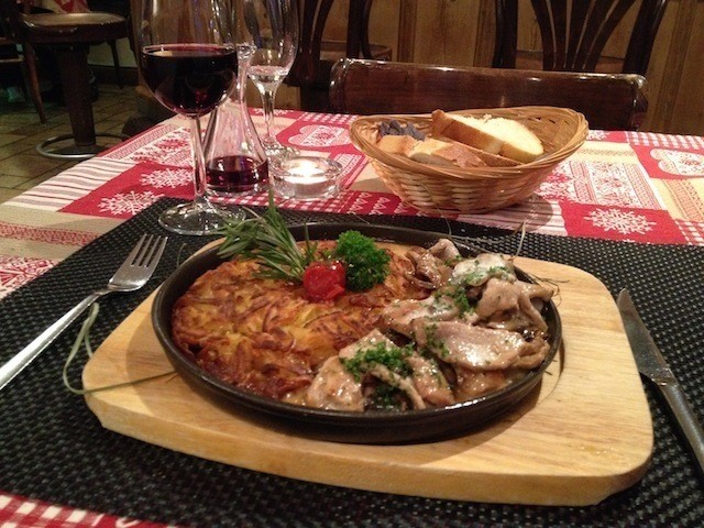 O prato divino que comi à noite no restaurante, depois de relaxar muito nas piscinas de massagem do Les Bains de La Gruyère