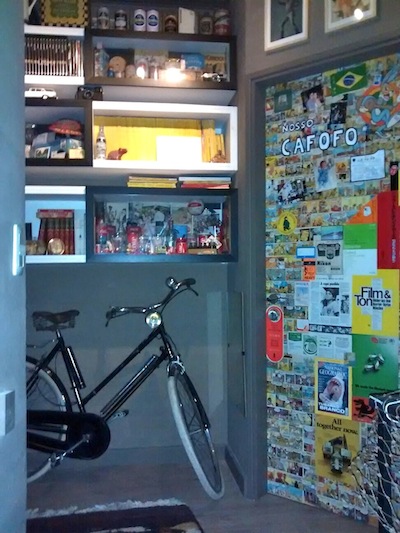 detalhe na porta "nosso cafofo"
