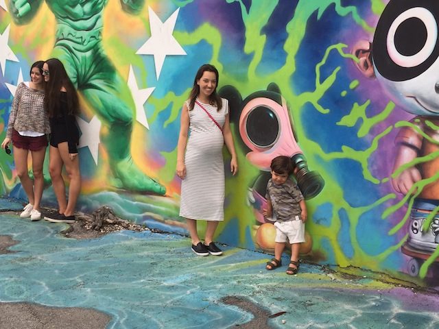 Bruna e seus pimpolhos em Wynwood Walls
