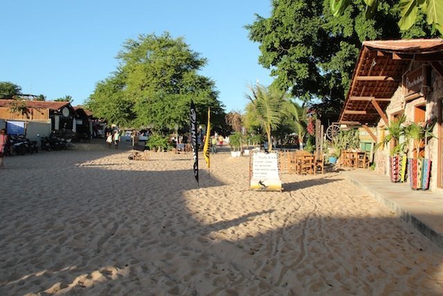 A rua principal de Jeri é assim, de areia !