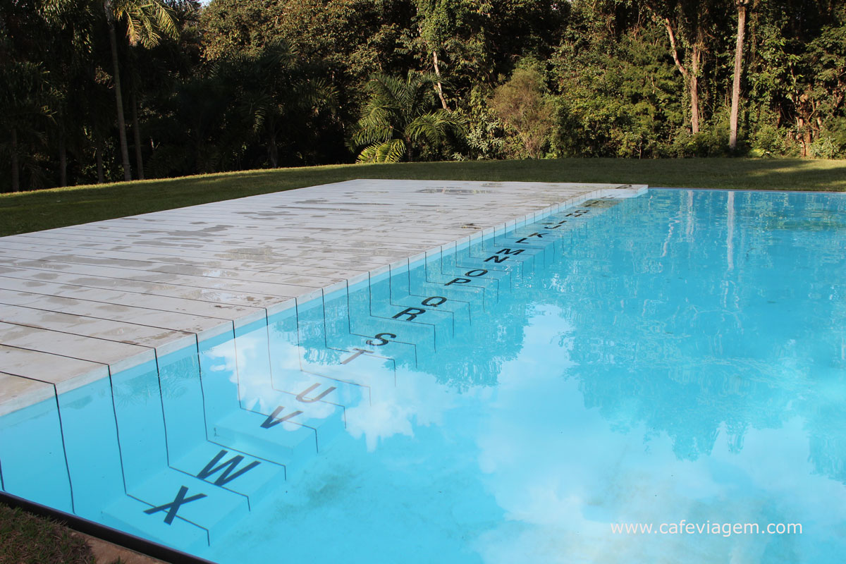 piscina em Inhotim