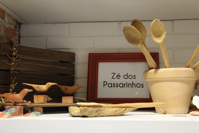 Uma dica de presente especial de Gramado: as obras de arte do artista local Zé dos Passarinhos. À venda no Espaço 273 e no Empório Canela