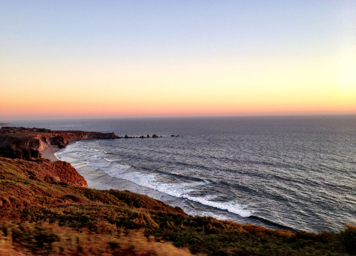 Estrada na costa da Califórnia