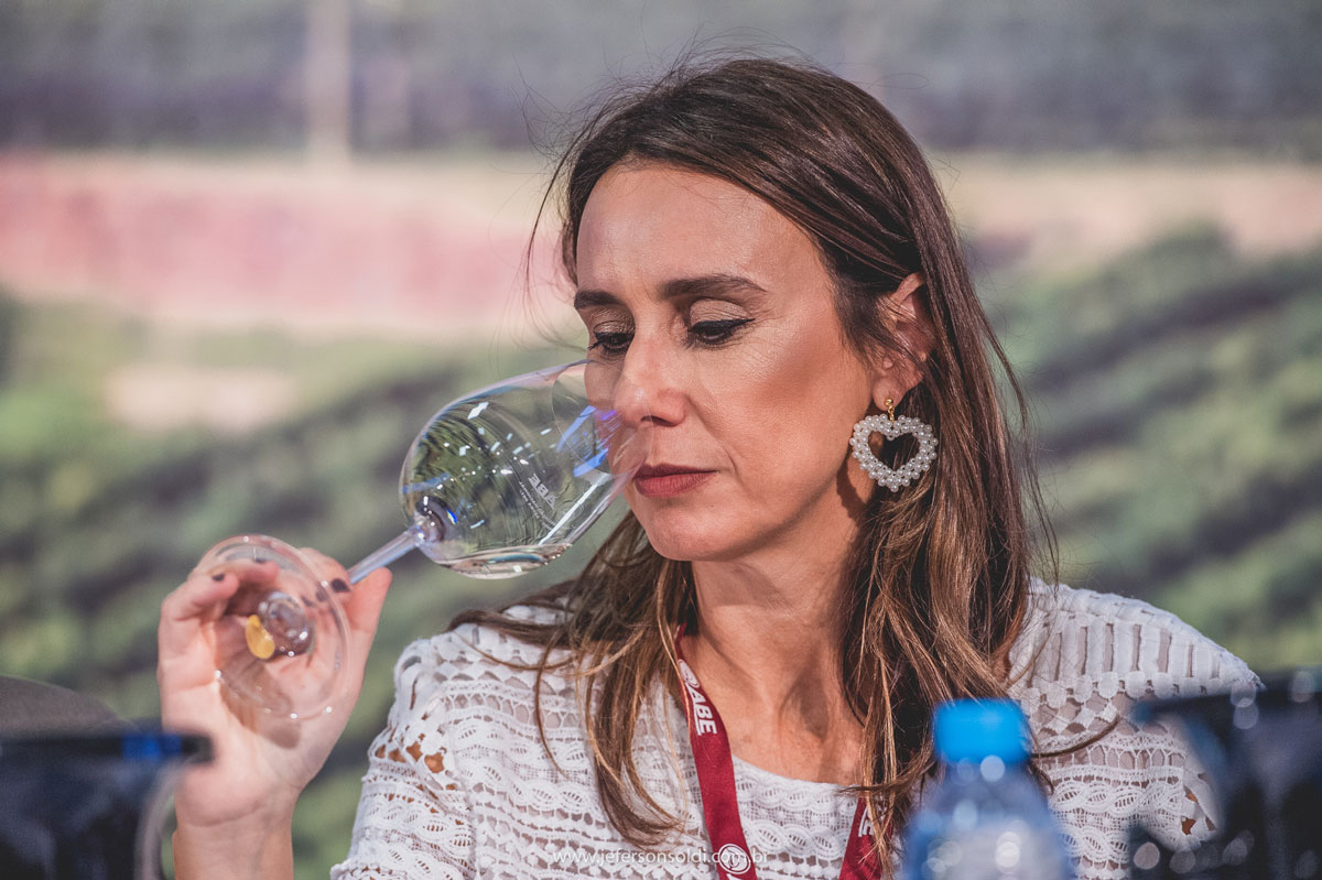 Alexandra Aranovich comentarista Avaliação Nacional de Vinhos